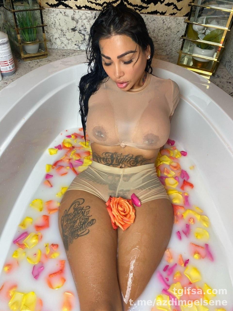 Brittanya Razavi İfşa Arşivi #60051