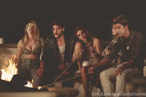 Bella Thorne İfşa Arşivi #48359