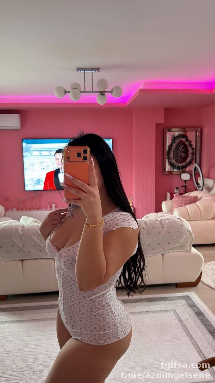 Türk Ünlü İfşa Fotoğrafları: Doğal Haller