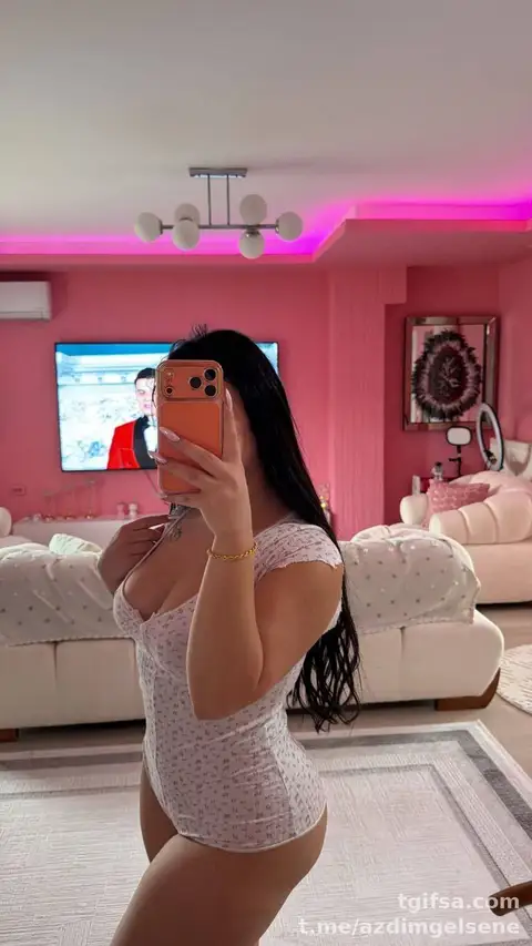 Türk Ünlü İfşa Fotoğrafları: Doğal Haller